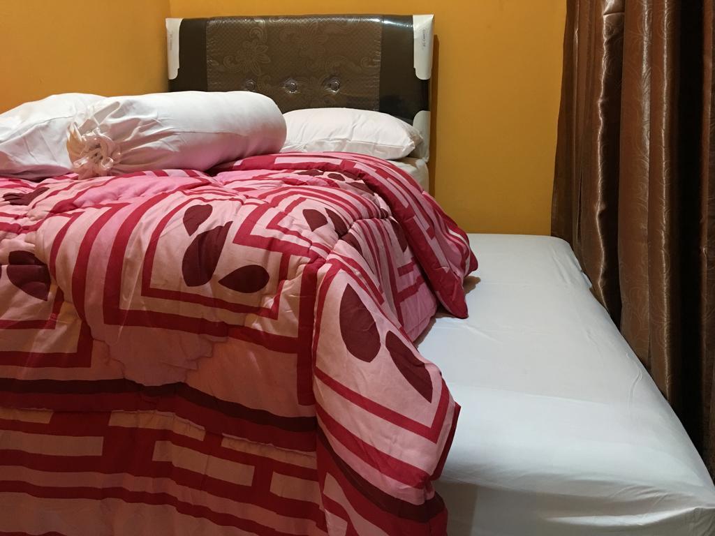 Aini Home Stay Ternate Bagian luar foto