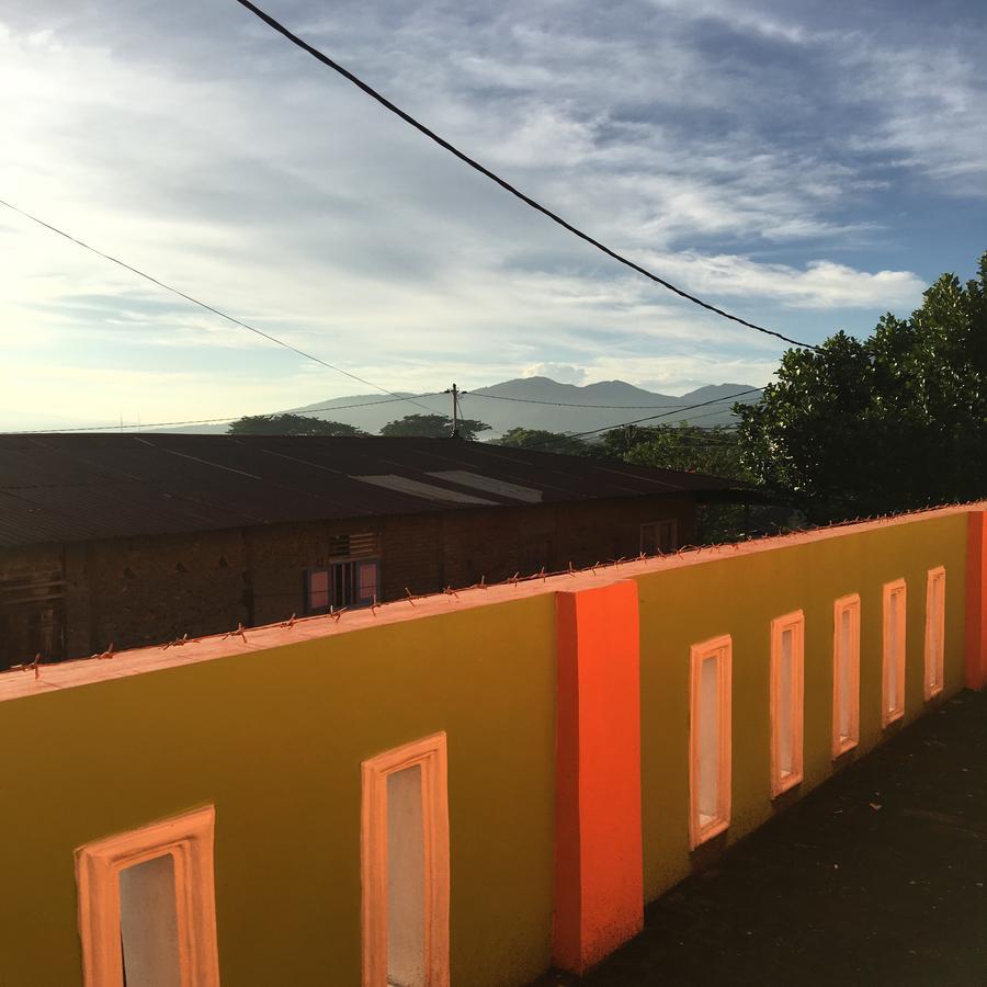 Aini Home Stay Ternate Bagian luar foto