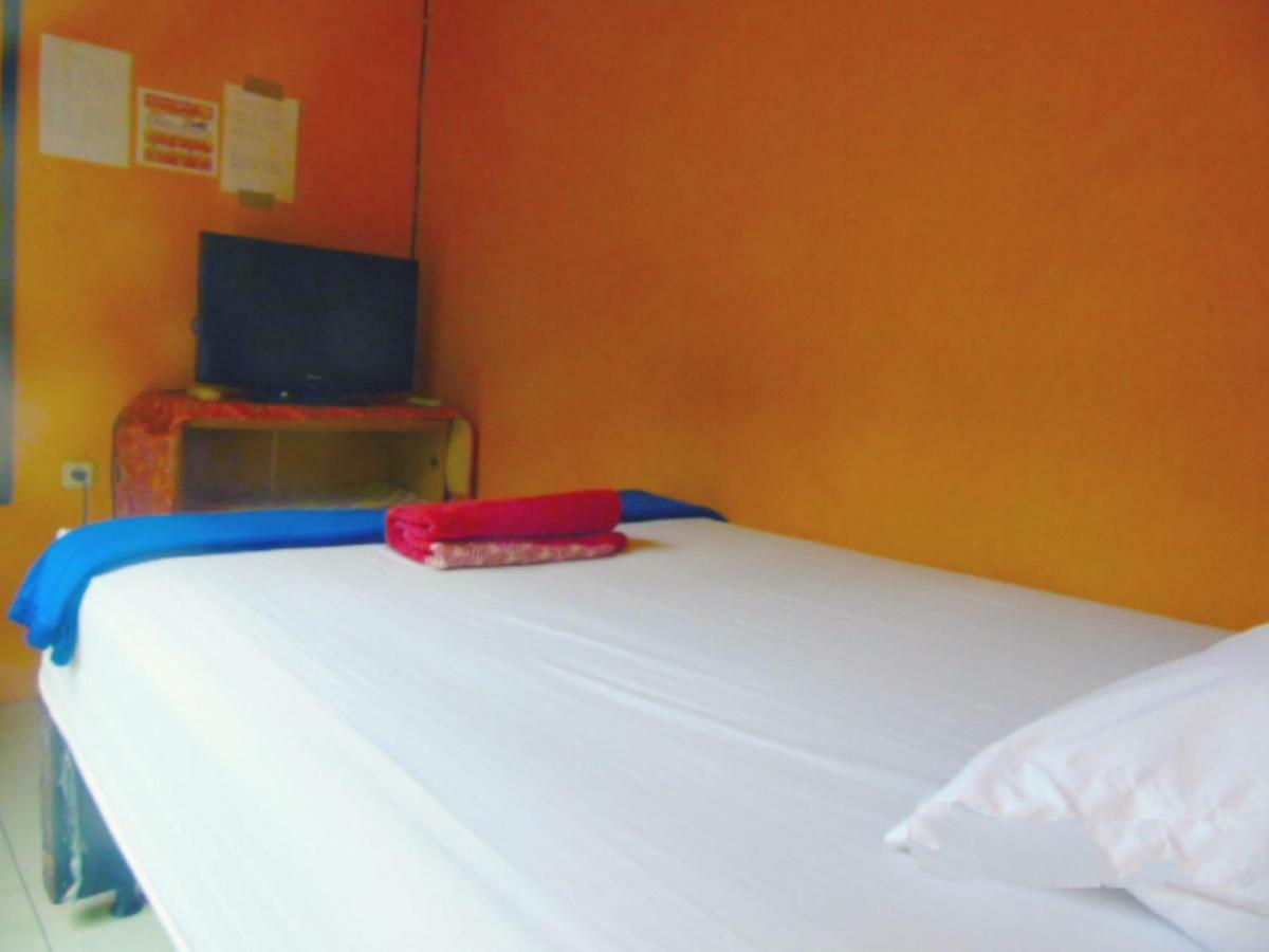 Aini Home Stay Ternate Bagian luar foto